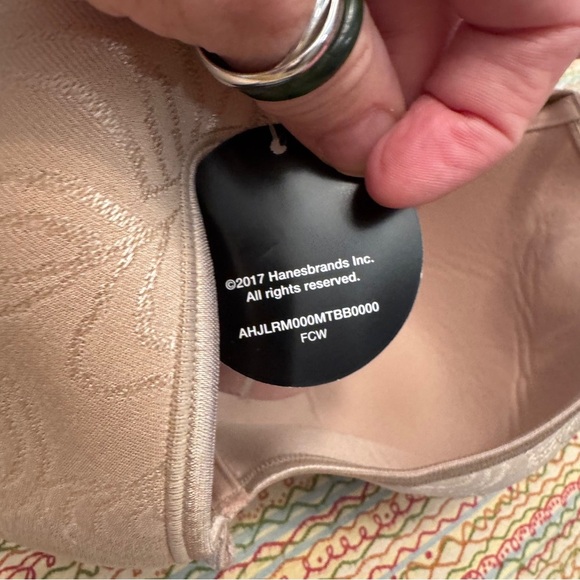 Bali Women's Front Close Beige Full Coverage Bra NWT 42C - Picture 4 of 7